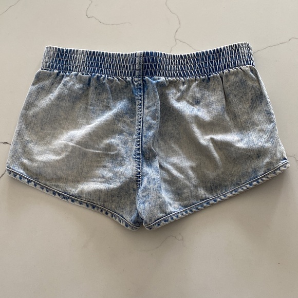 Hollister Acid-wash Shorts - Picture 2 of 4